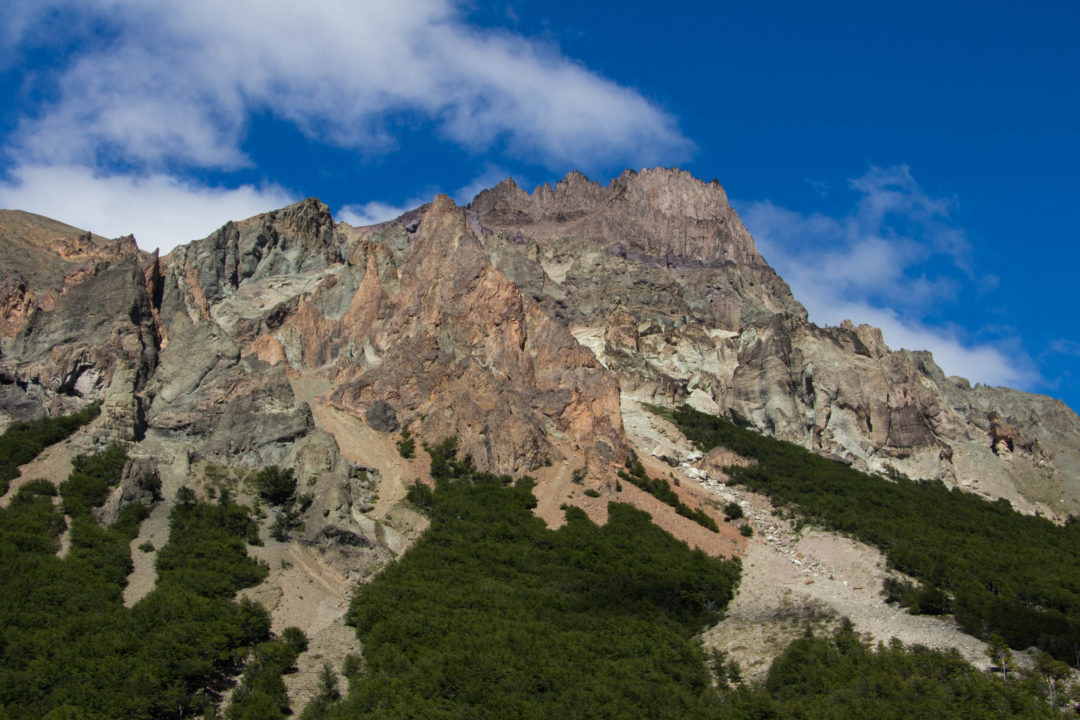 Paysage de montagnes, après le col au nord de Villa Cerro Castillo, Carretera Austral
