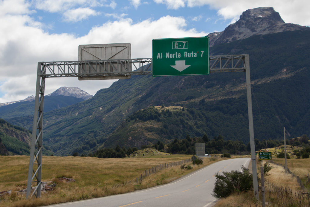 La Carretera Austral est la Ruta 7 du Chili : ici, pas d'autre route, il faut juste savoir si l'on va au nord ou au sud !