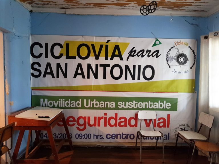 L'une des principales revendications de l'association de la Casa del Ciclista de San Antonio est d'obtenir la création d'UNE piste cyclable en ville, car il n'y en a aucune pour le moment ...
