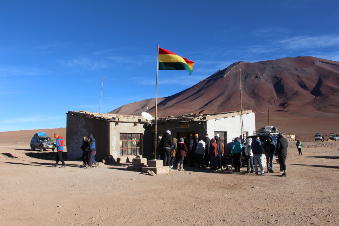 La frontière bolivienne à Hito Cajo : une petite cabane au milieu des montagnes !