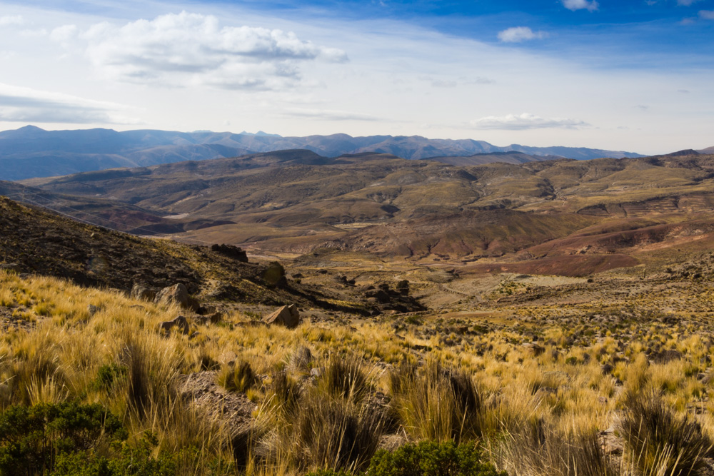Un paysage de vallée, sur la route entre Uyuni et Potosi