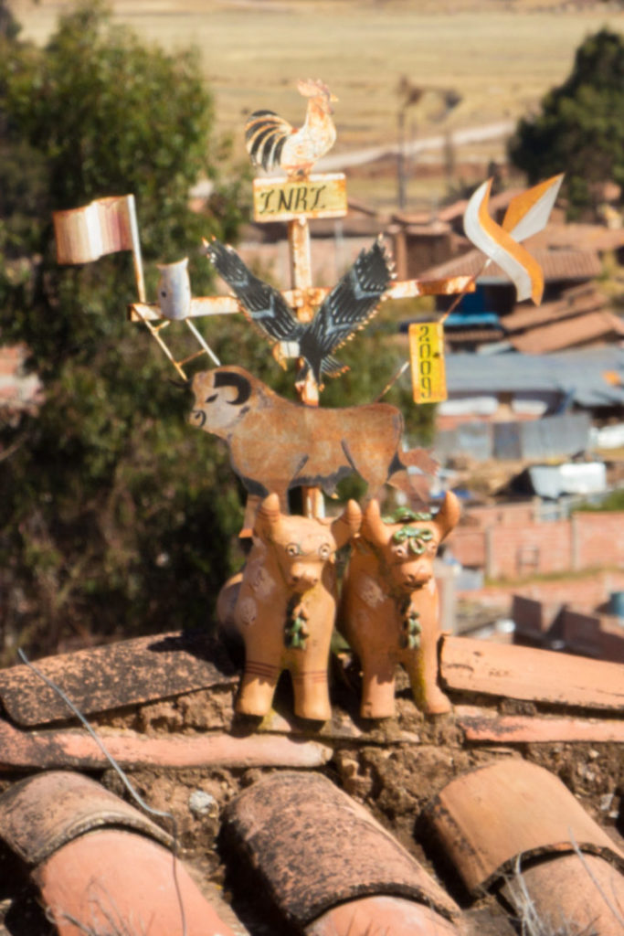 Les "toritos", petites statues posées sur le toit des maisons, pour la protection des habitants