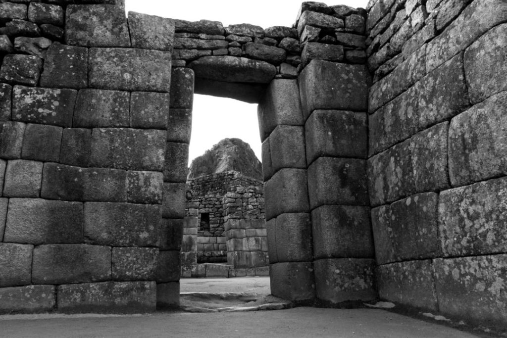 Une porte au Machu Picchu, la forme trapézoïdale est anti-sismique !