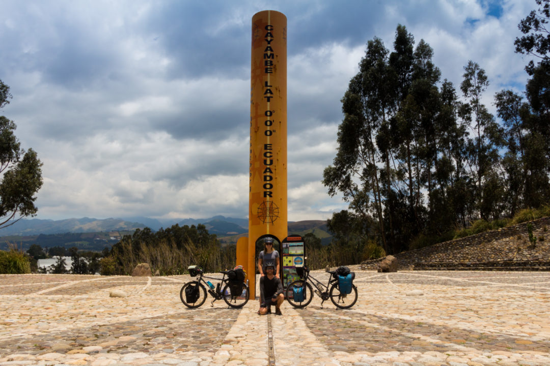 Ligne de l'Equateur - Monument à Cayambe